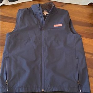 EUC Boys’ Vineyard Vines vest size XL (18)